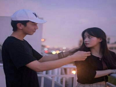 女生和女生一起互动差差差,闺蜜情深 互动挑战中收获快乐与成长
